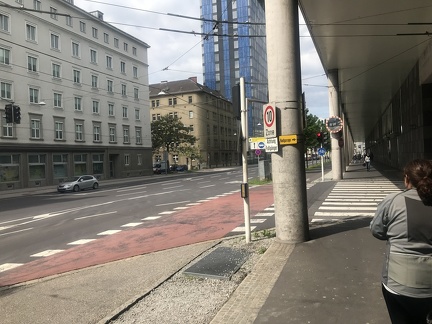 ATA LDZ Hinter der Säule