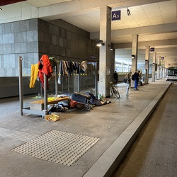 Busterminal Linz - Wartehäuschen von Obdachlosen belegt
