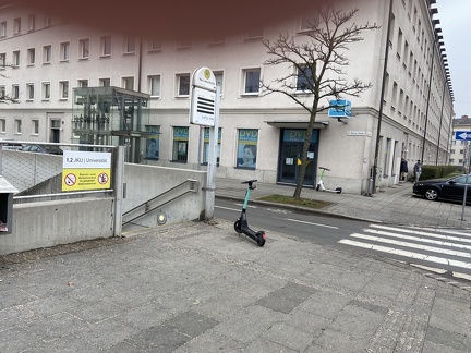 E-Scooter Haltestelle Herz Jesu Kirche 160122
