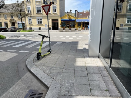 E-Scooter bei BFI Raimundstraße 01-05-2023
