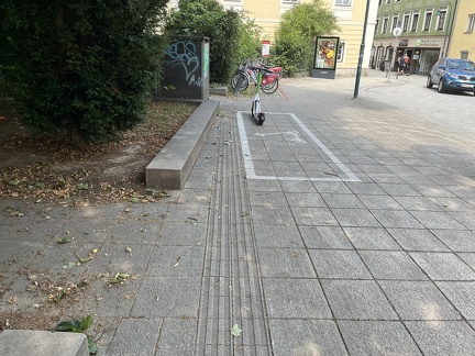 E-Scooter bei TBI Herrenstraße 26 16-08-2023